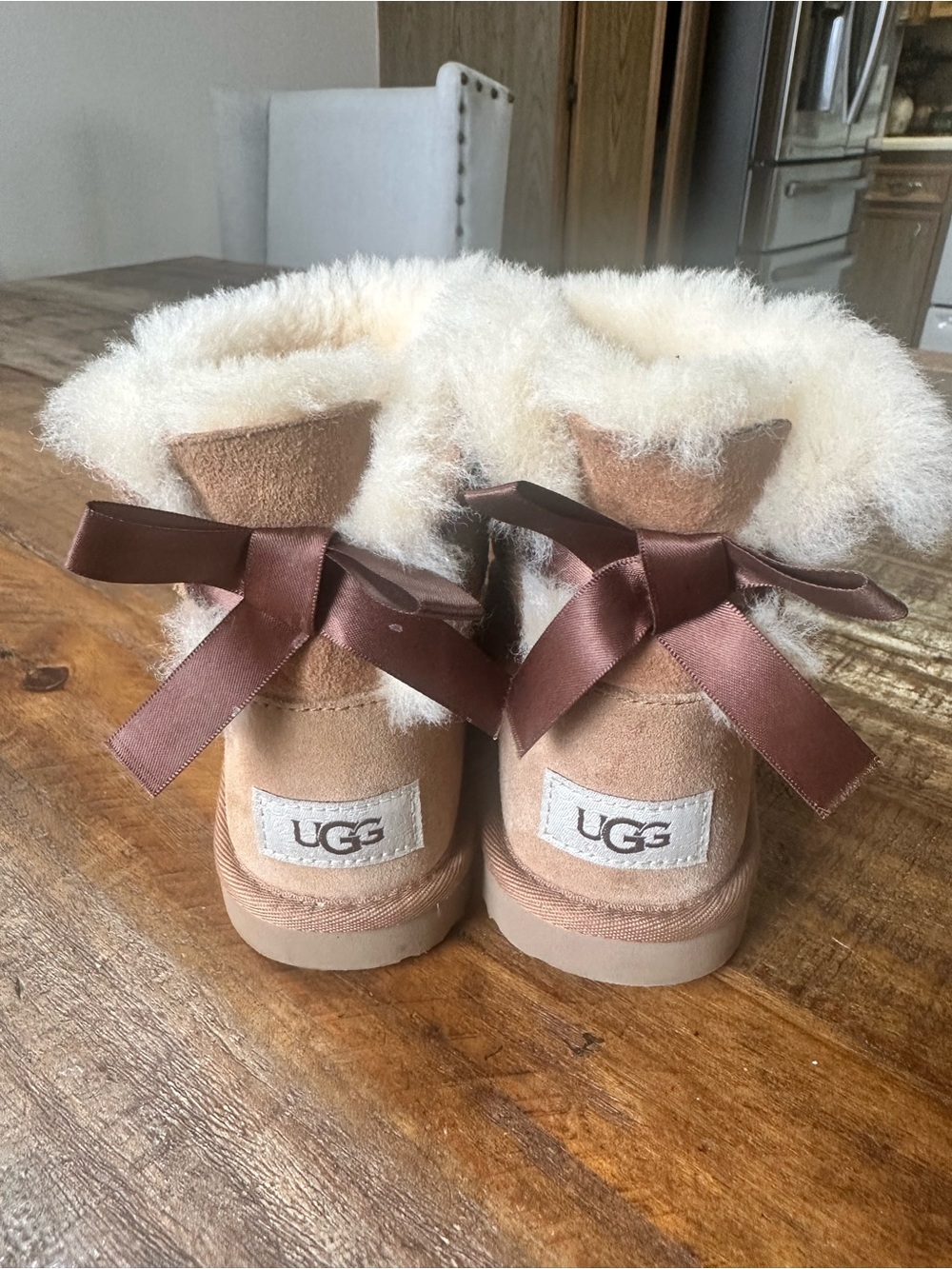 UGG Kids Chestnut Suede Bow-Back Boots with Cream Sheepskin